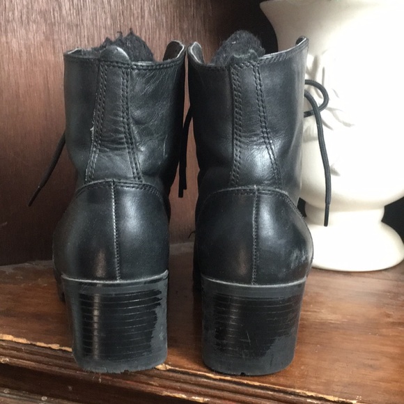 Vintage St. John’s Bay black ankle booties! - Picture 3 of 15